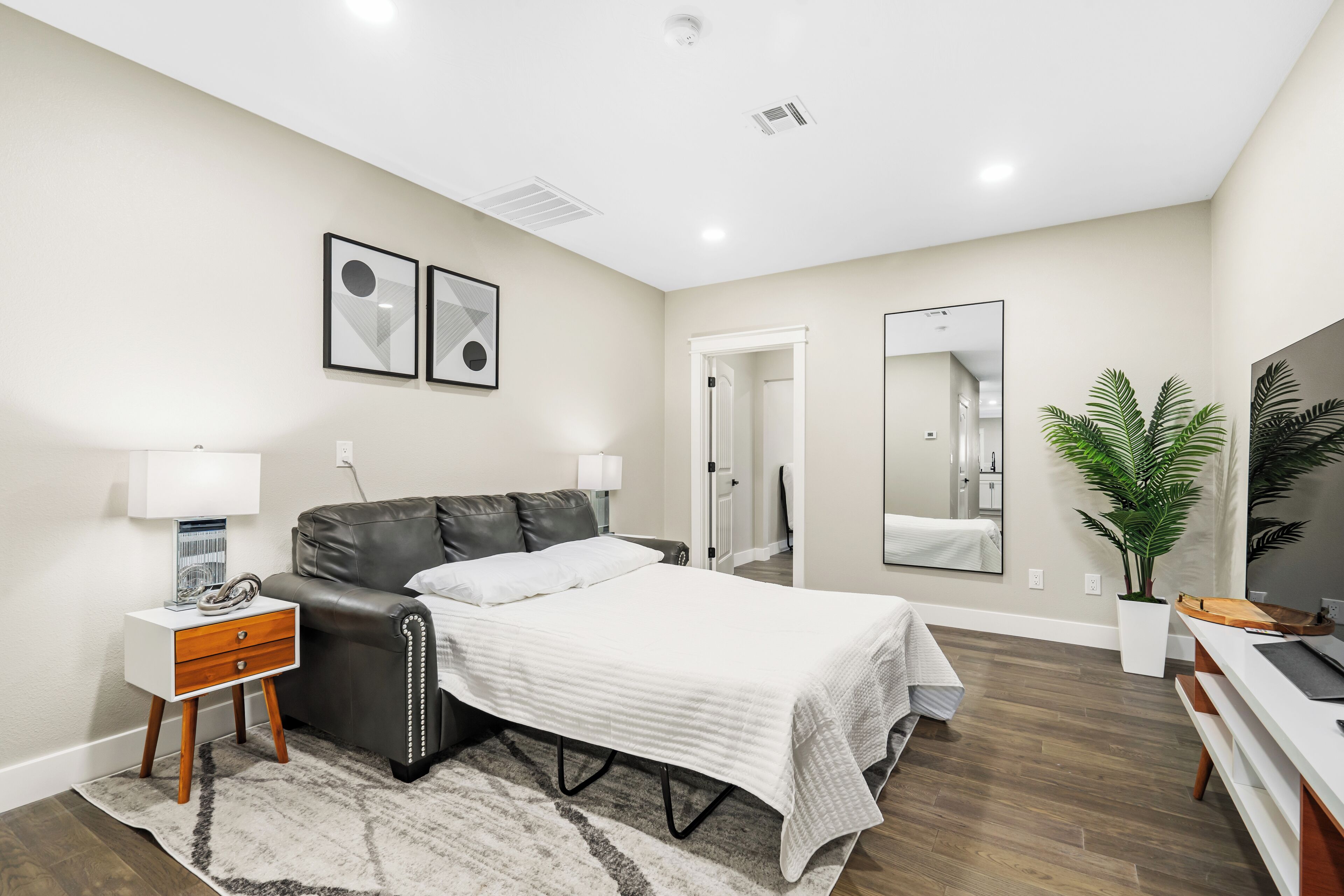 1 sovrum, skrivbord, strykjärn/strykbräda och wi-fi