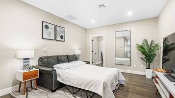 1 sovrum, skrivbord, strykjärn/strykbräda och wi-fi