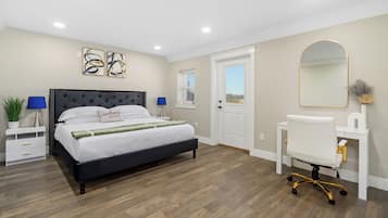 1 bedroom, desk, iron/ironing board, WiFi