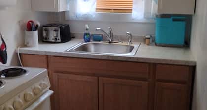 cozy 1 bedroom 1 bath Cottage in Port Orange with WiFi, AC