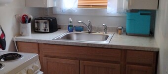 cozy  1 bedroom 1 bath Cottage in  Port Orange with WiFi, AC