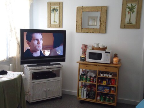 cozy  1 bedroom 1 bath Cottage in  Port Orange with WiFi, AC 