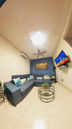 Smart TV, video games, ping pong - La Casa de Marbella, 3-bedroom+ sofa bed house in charming Puerto Peñasco with (Puerto Peñasco)