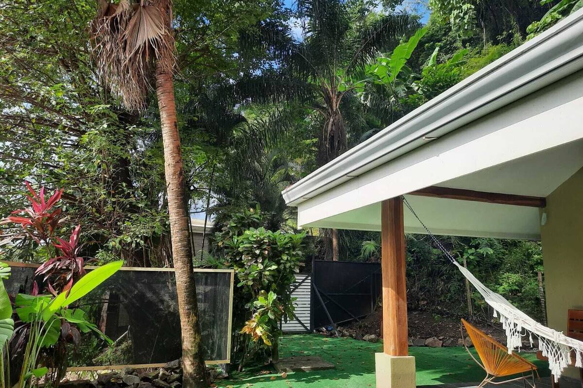 Studio phong cách cổ điển, 1 phòng ngủ, bếp, quang cảnh vườn | Hiên