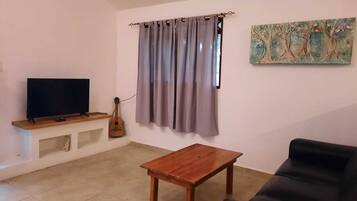 Classic Studio, 1 Bedroom, Kitchen, Garden View | Living area | 32-inch TV with digital channels