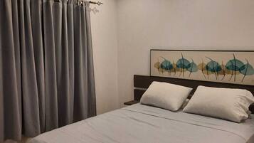 Classic Studio, 1 Bedroom, Kitchen, Garden View | Iron/ironing board, free WiFi, bed sheets