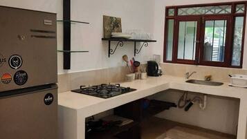 Classic Studio, 1 Bedroom, Kitchen, Garden View | Private kitchen | Full-size fridge, stovetop, cookware/dishes/utensils