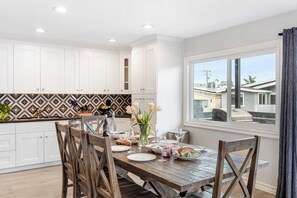 House (5 Bedrooms) | Interior - Shelly by Avantstay Steps to the Beach Deck w/ Ocean Views 5bdr (Newport Beach)