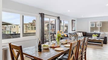 House (5 Bedrooms) | Interior