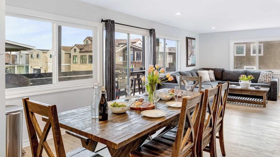 Shelly by Avantstay Steps to the Beach Deck w/ Ocean Views 5bdr