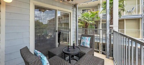 River Front Condo: Close to Downtown and Gruene!