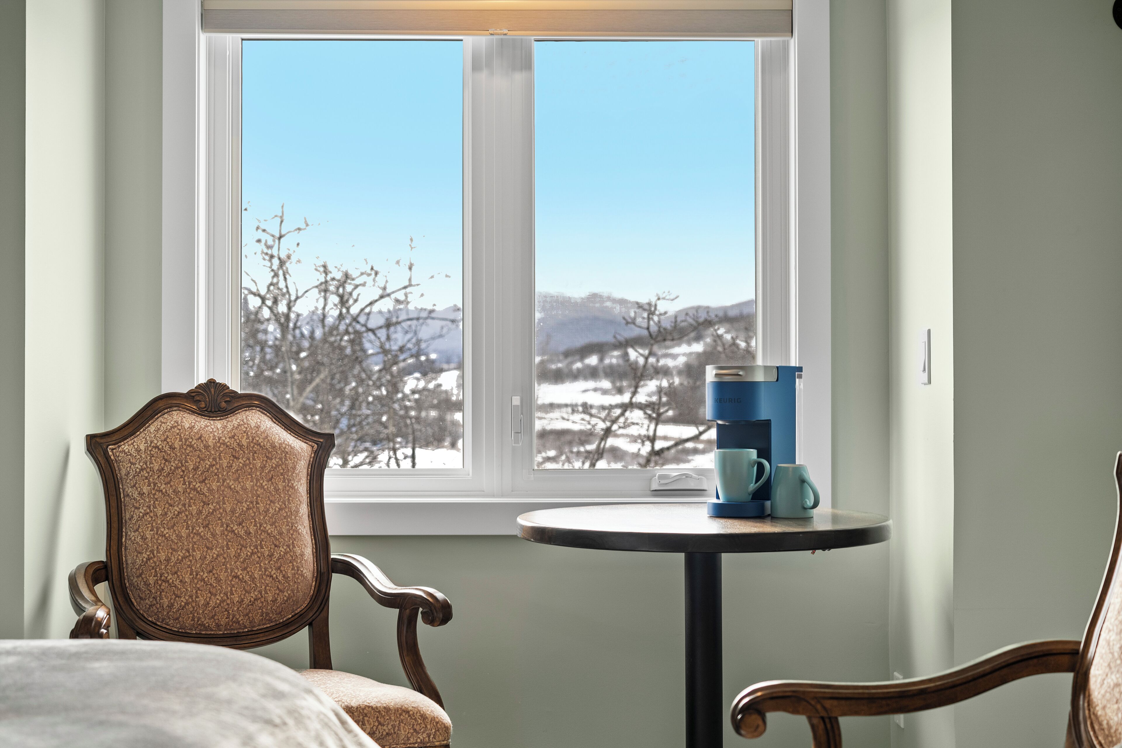 Luxury-Zimmer, 1 King-Bett, Klimaanlage, Flussblick | Individuell dekoriert, individuell eingerichtet, Schreibtisch