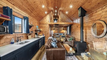 Luxury Cabin | Living area | IPod dock, heated floors