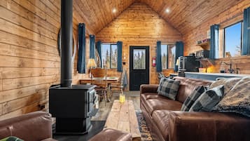 Luxury Cabin | Living area | IPod dock, heated floors