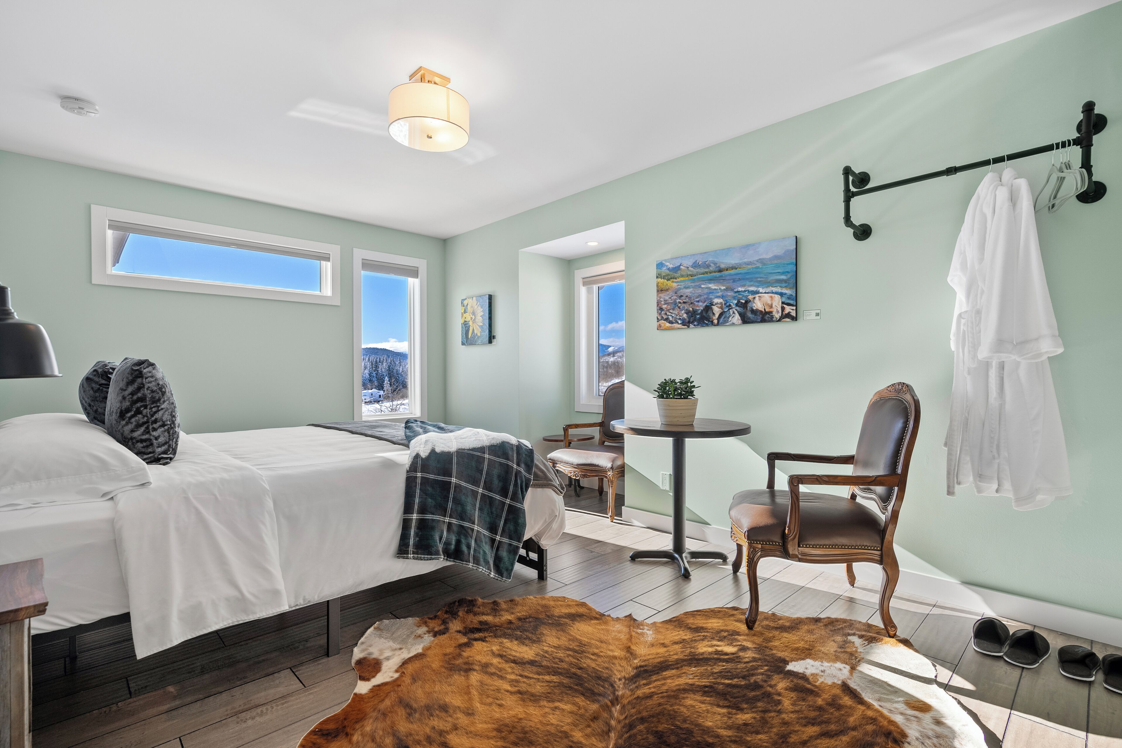 Luxury Room, 1 King Bed, Mountain View