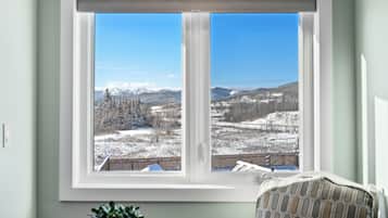 Chambre Luxe, vue montagne | Espace de travail pour ordinateur portable
