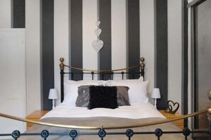 2 bedrooms, iron/ironing board, WiFi, bed sheets - New! 2BR in Dundee Free WIFI (Darlington)