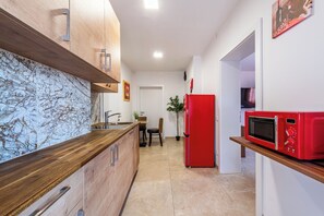 Basic-Apartment | Wohnbereich | Flachbildfernseher