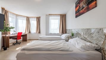 Appartamento Basic | 1 camera, una scrivania, ferro/asse da stiro, culla da viaggio