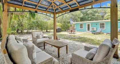 Charming 2 Bedroom House in Superb Fort Lauderdale with Private Backyard