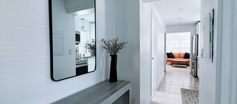 Charming 2 Bedroom House in Superb Fort Lauderdale with Private Backyard