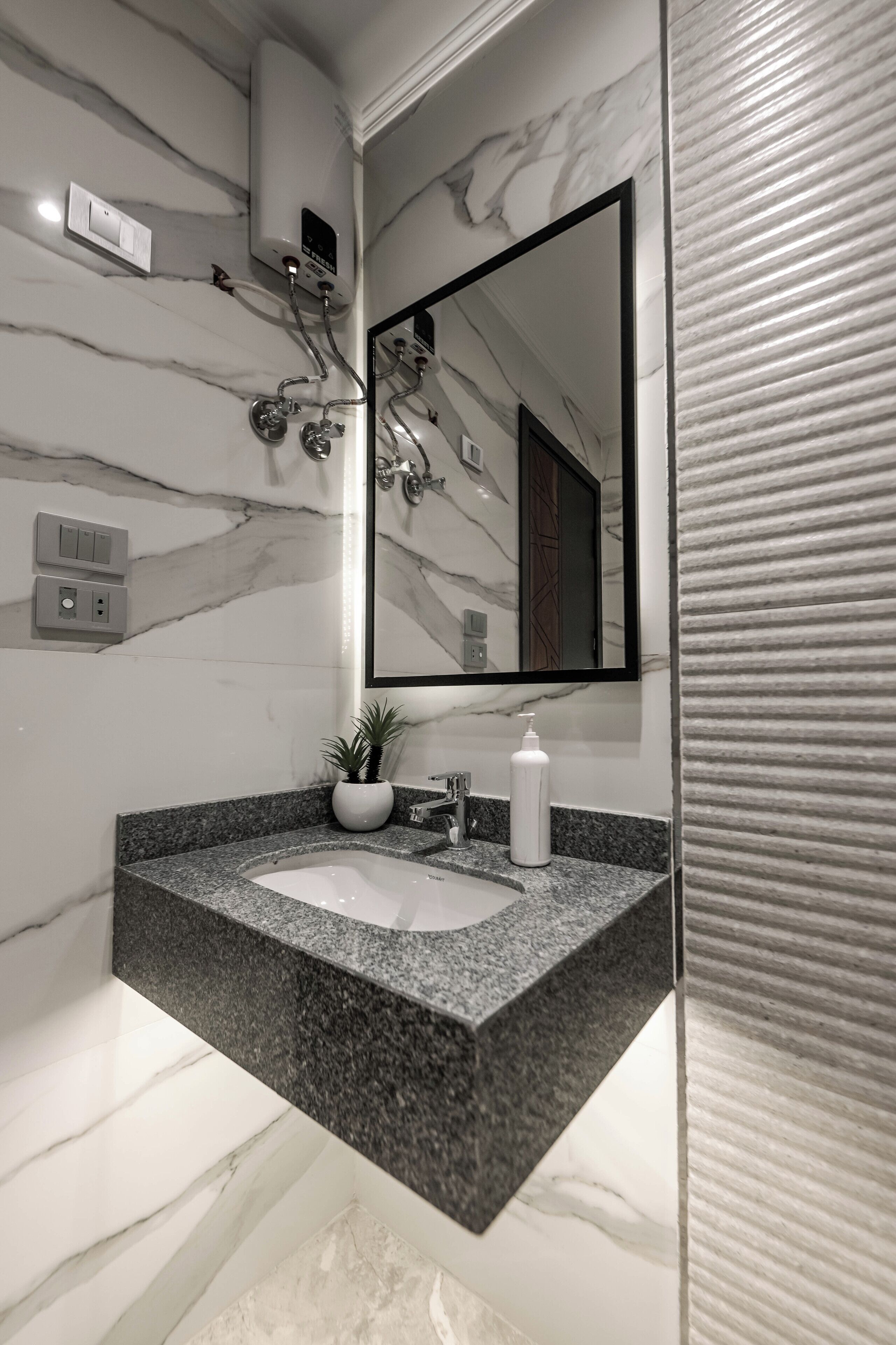 Douche à « effet pluie », articles de toilette gratuits, sèche-cheveux