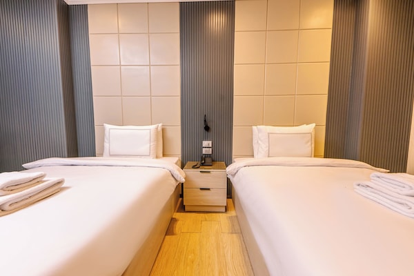 1 habitación, minibar y caja de seguridad en la habitación