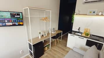 Studio Familia | Área de estar | Smart TV 32 polegadas com canais digitais
