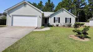 A single-story house with a garage, a small front yard, and a pine tree. - 4-bedroom house in lovely Aberdeen so close to Pinehurst (Aberdeen)