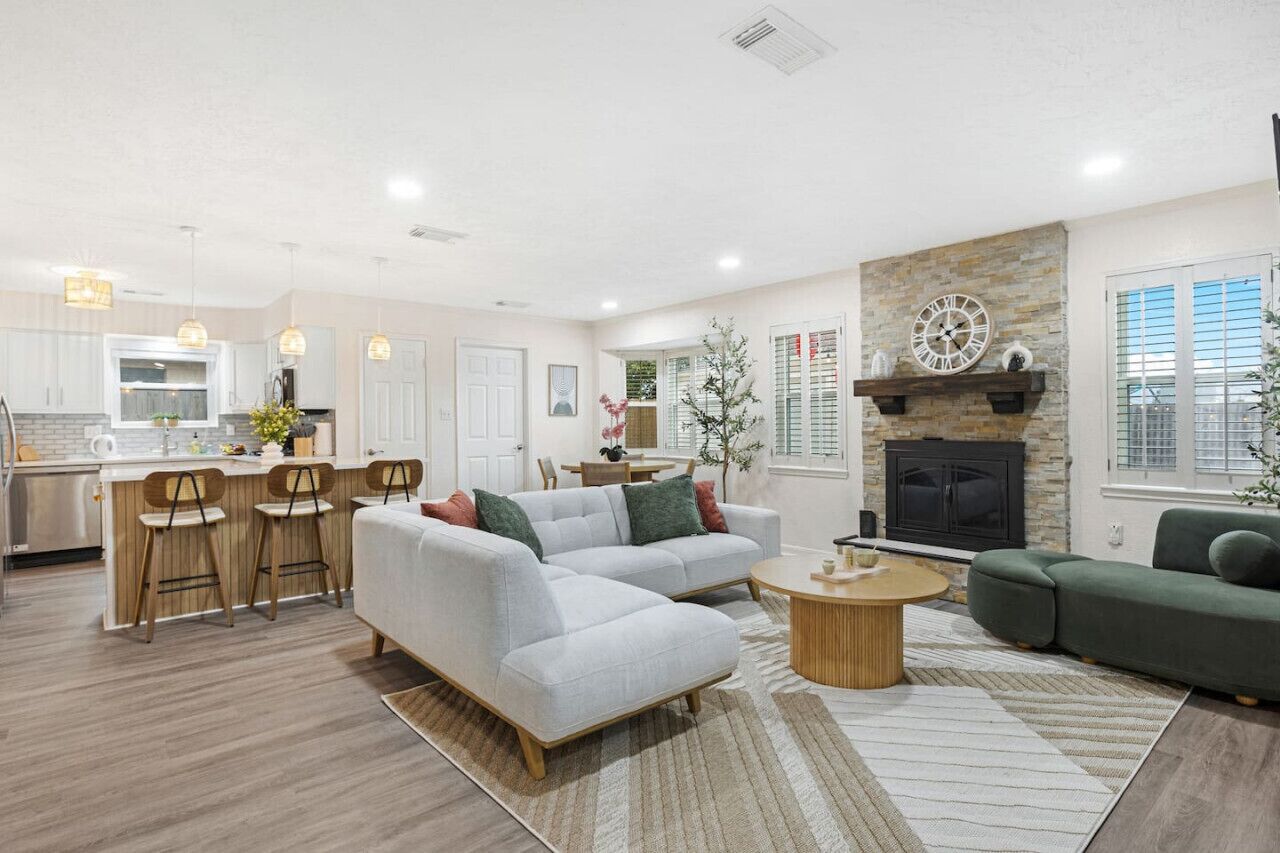 TV, fireplace