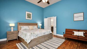 6 bedrooms, desk, iron/ironing board, WiFi