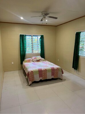 4 bedrooms, bed sheets