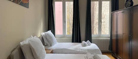 2 bedrooms, iron/ironing board, travel cot, free WiFi