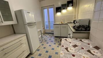 Fridge, microwave, oven, dishwasher