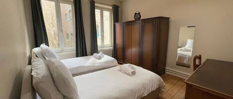 2 bedrooms, iron/ironing board, travel cot, free WiFi