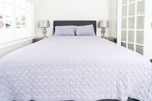 4 bedrooms, iron/ironing board, free WiFi, bed sheets - Hilton`s Luxe Retreat near Ft Benning & Downtown (Columbus)