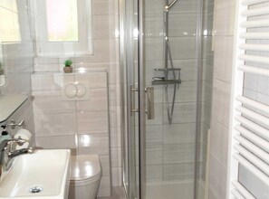 Shower, towels