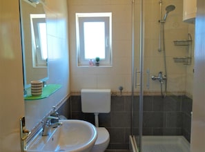 Shower, towels - Crikvenica Tranquil and Stylish Apartments with Sea View - Standard Two Bedroom Apartment with Sea View (Crikvenica)