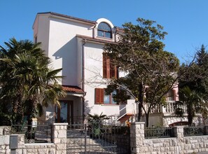 Exterior - Comfort Beachfront Crikvenica Apartments - Classic One Bedroom Apartment (Crikvenica)