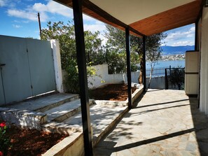 Property grounds - House by the sea (Salamina)