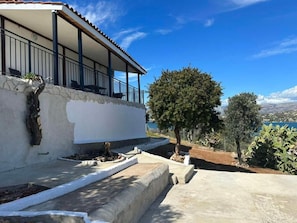 Property grounds - House by the sea (Salamina)