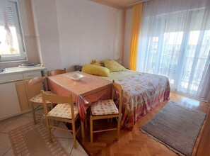 1 quarto, acesso à internet, roupa de cama
