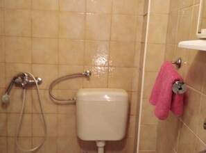 Douche, serviettes fournies