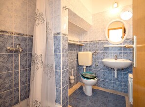 Shower, towels