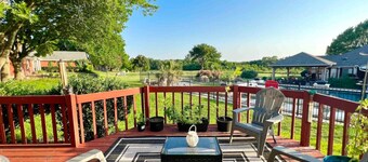 Shaded Oaks Peaceful Golf Course and Close to BSW