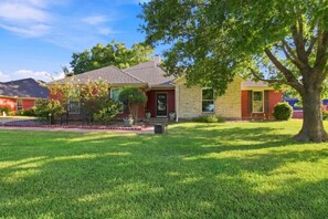 Mature shade trees and lush lawn welcome you to this spacious Central Texas home. - Shaded Oaks, Spacious 3BR Home with Jetted Tub, Private Deck in Temple TX (Temple)