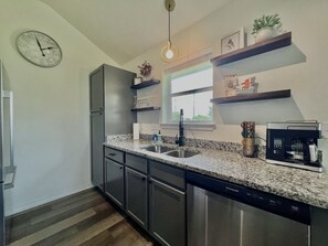 Private kitchen - Pecan Place with Game Room near Scott & White (Temple)