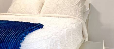 3 slaapkamers, een bureau, een strijkplank/strijkijzer, wifi