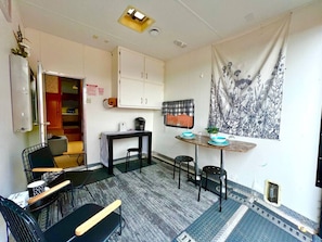 Interior - The Glamper Spacious 5th Wheel (Temple)