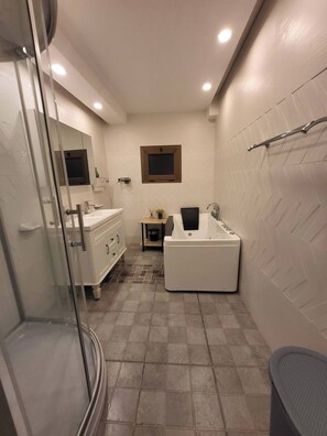 Whirlpool, Haartrockner, Handtücher, Seife